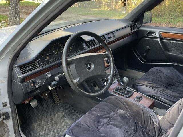 Серый Мерседес В124, объемом двигателя 2 л и пробегом 3 тыс. км за 700 $, фото 2 на Automoto.ua