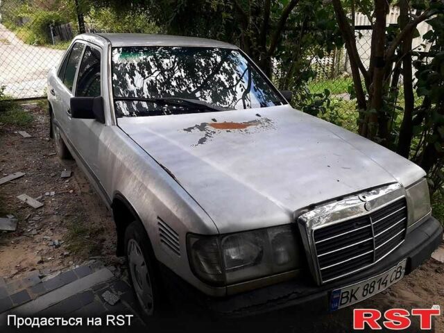 Серый Мерседес В124, объемом двигателя 2.3 л и пробегом 399 тыс. км за 432 $, фото 3 на Automoto.ua