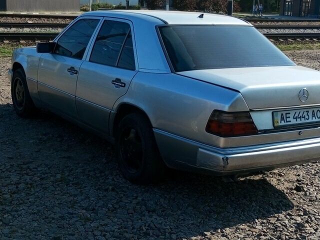 Серый Мерседес В124, объемом двигателя 0 л и пробегом 674 тыс. км за 1300 $, фото 1 на Automoto.ua