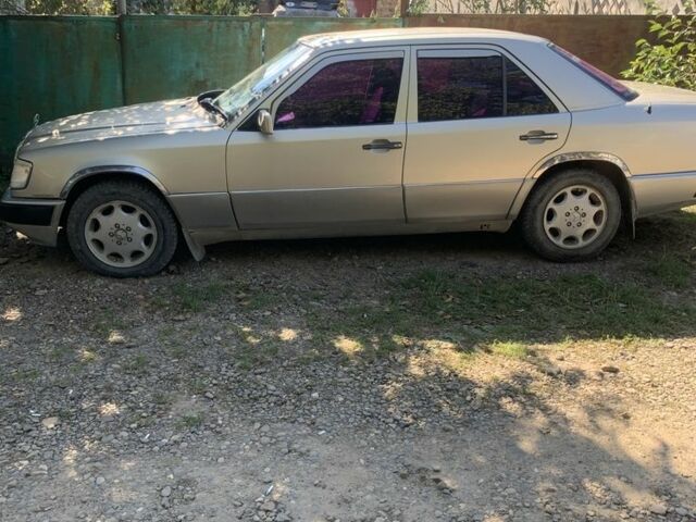 Серый Мерседес В124, объемом двигателя 2.5 л и пробегом 360 тыс. км за 2200 $, фото 3 на Automoto.ua