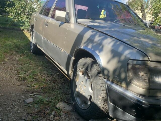 Серый Мерседес В124, объемом двигателя 2.5 л и пробегом 360 тыс. км за 2200 $, фото 2 на Automoto.ua