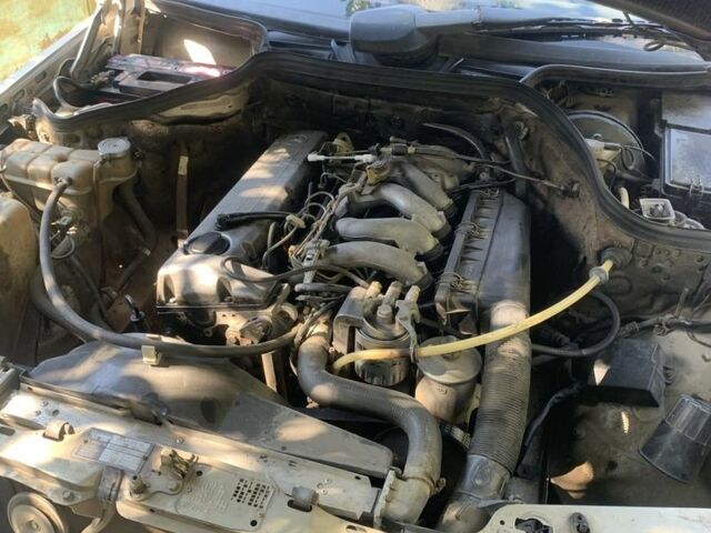 Серый Мерседес В124, объемом двигателя 2.5 л и пробегом 360 тыс. км за 2200 $, фото 5 на Automoto.ua