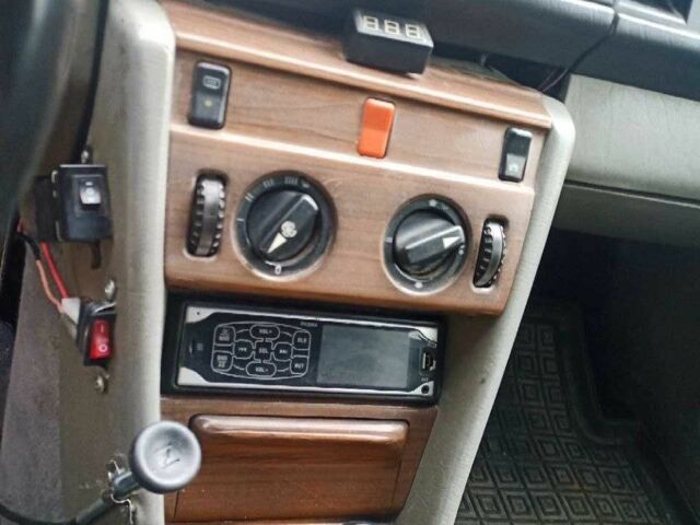 Серый Мерседес В124, объемом двигателя 2.3 л и пробегом 270 тыс. км за 2500 $, фото 22 на Automoto.ua