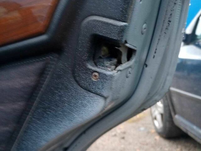 Серый Мерседес В124, объемом двигателя 2.3 л и пробегом 270 тыс. км за 2500 $, фото 7 на Automoto.ua