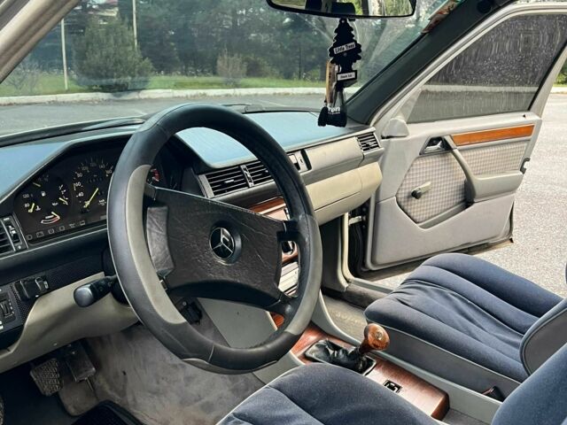 Мерседес В124 1988 у Стрые на Automoto.ua Сірий Мерседес В124, об'ємом двигуна 2.3 л та пробігом 3 тис. км за 1750 $, фото 6 на Automoto.ua
