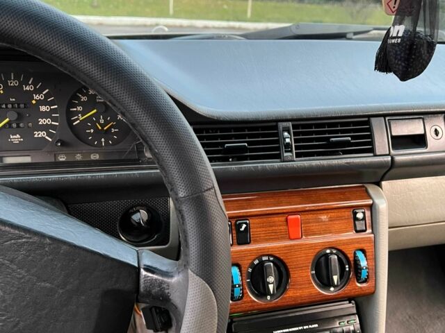 Мерседес В124 1988 у Стрые на Automoto.ua Сірий Мерседес В124, об'ємом двигуна 2.3 л та пробігом 3 тис. км за 1750 $, фото 7 на Automoto.ua