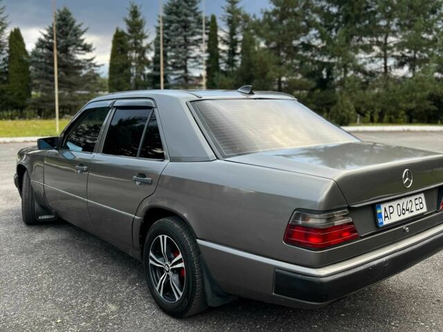 Мерседес В124 1988 у Стрые на Automoto.ua Сірий Мерседес В124, об'ємом двигуна 2.3 л та пробігом 3 тис. км за 1750 $, фото 2 на Automoto.ua