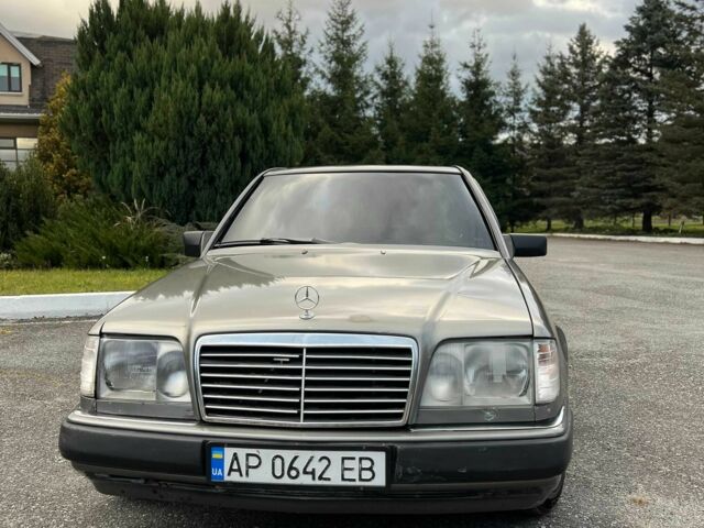 Мерседес В124 1988 у Стрые на Automoto.ua Сірий Мерседес В124, об'ємом двигуна 2.3 л та пробігом 3 тис. км за 1750 $, фото 1 на Automoto.ua