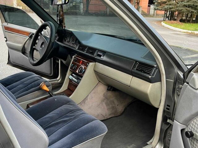 Мерседес В124 1988 у Стрые на Automoto.ua Сірий Мерседес В124, об'ємом двигуна 2.3 л та пробігом 3 тис. км за 1750 $, фото 9 на Automoto.ua