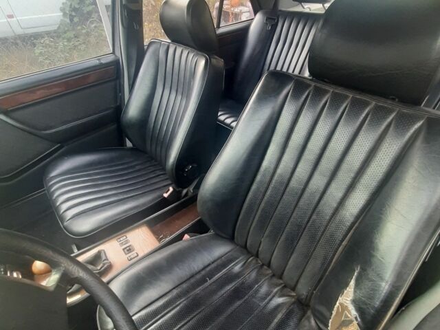 Серый Мерседес В124, объемом двигателя 2.2 л и пробегом 400 тыс. км за 2000 $, фото 4 на Automoto.ua