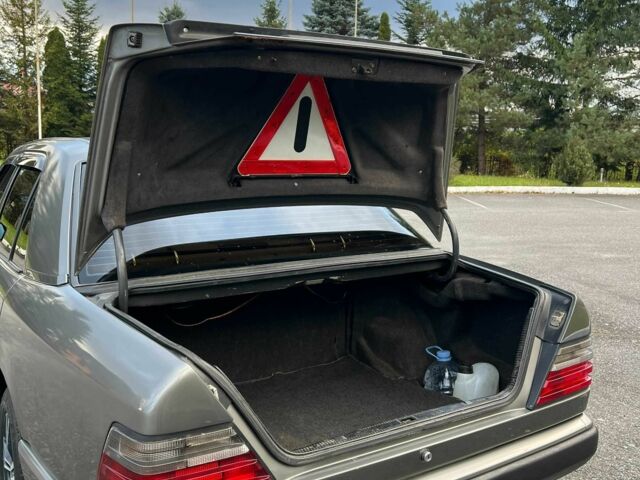 Мерседес В124 1988 у Стрые на Automoto.ua Сірий Мерседес В124, об'ємом двигуна 2.3 л та пробігом 3 тис. км за 1750 $, фото 5 на Automoto.ua