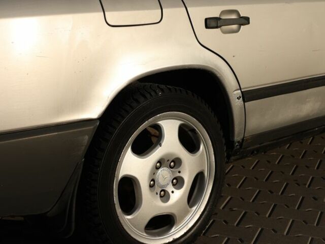 Сірий Мерседес В124, об'ємом двигуна 2 л та пробігом 350 тис. км за 1699 $, фото 8 на Automoto.ua