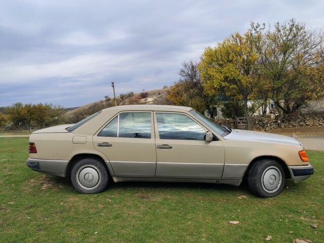 Сірий Мерседес В124, об'ємом двигуна 3 л та пробігом 311 тис. км за 1900 $, фото 2 на Automoto.ua