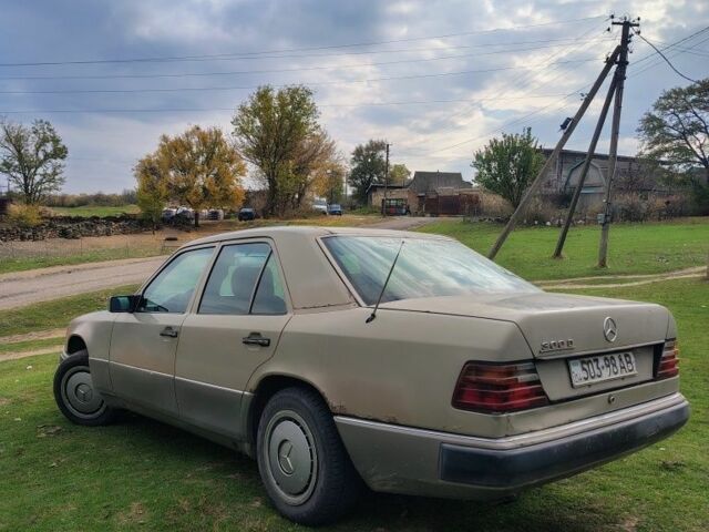 Сірий Мерседес В124, об'ємом двигуна 3 л та пробігом 311 тис. км за 1900 $, фото 5 на Automoto.ua