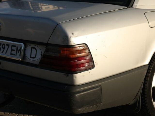 Сірий Мерседес В124, об'ємом двигуна 2 л та пробігом 350 тис. км за 1699 $, фото 9 на Automoto.ua