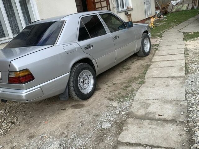 Серый Мерседес В124, объемом двигателя 2.3 л и пробегом 200 тыс. км за 1400 $, фото 1 на Automoto.ua