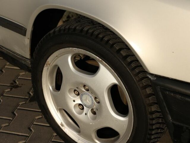 Сірий Мерседес В124, об'ємом двигуна 2 л та пробігом 350 тис. км за 1699 $, фото 3 на Automoto.ua