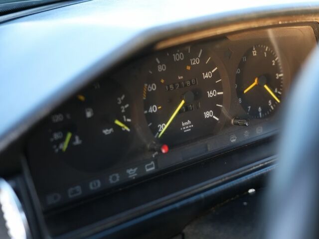 Сірий Мерседес В124, об'ємом двигуна 2 л та пробігом 350 тис. км за 1699 $, фото 16 на Automoto.ua