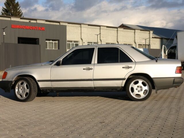 Сірий Мерседес В124, об'ємом двигуна 2 л та пробігом 350 тис. км за 1699 $, фото 12 на Automoto.ua