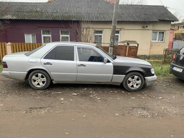 Серый Мерседес В124, объемом двигателя 3 л и пробегом 2 тыс. км за 1700 $, фото 2 на Automoto.ua