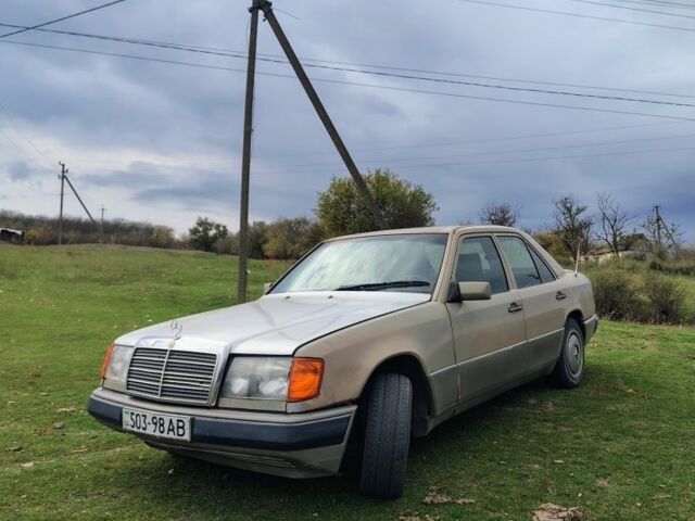 Сірий Мерседес В124, об'ємом двигуна 3 л та пробігом 311 тис. км за 1900 $, фото 7 на Automoto.ua