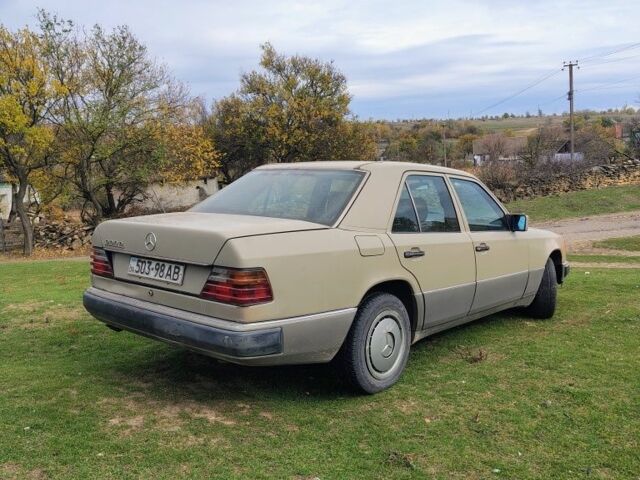 Сірий Мерседес В124, об'ємом двигуна 3 л та пробігом 311 тис. км за 1900 $, фото 3 на Automoto.ua