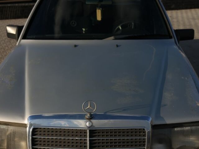 Сірий Мерседес В124, об'ємом двигуна 2 л та пробігом 350 тис. км за 1699 $, фото 4 на Automoto.ua