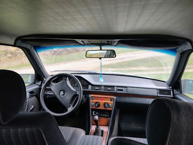 Сірий Мерседес В124, об'ємом двигуна 3 л та пробігом 311 тис. км за 1900 $, фото 12 на Automoto.ua