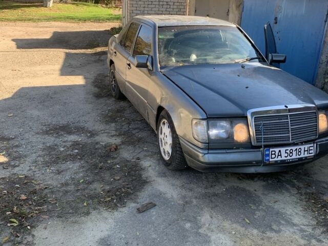 Сірий Мерседес В124, об'ємом двигуна 3 л та пробігом 250 тис. км за 1600 $, фото 2 на Automoto.ua