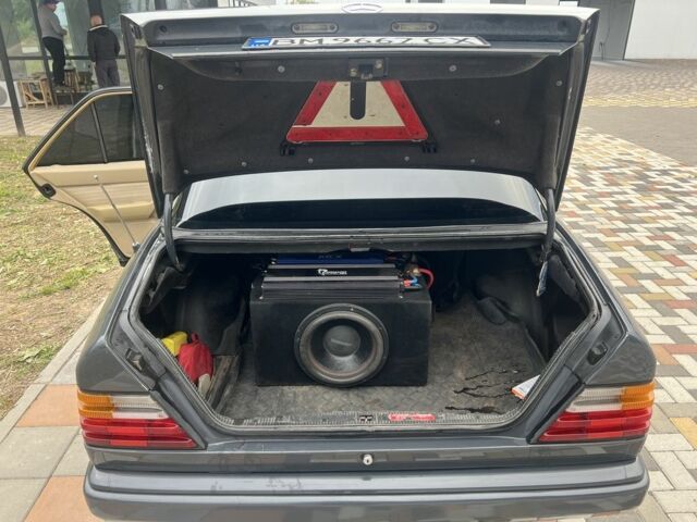 Серый Мерседес В124, объемом двигателя 2.5 л и пробегом 3 тыс. км за 4200 $, фото 5 на Automoto.ua