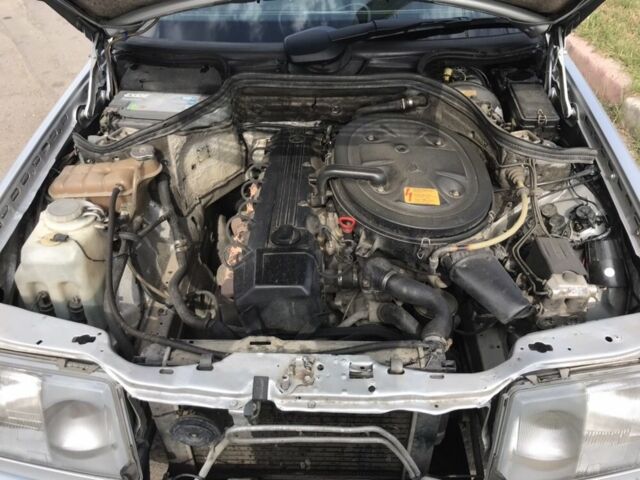Серый Мерседес В124, объемом двигателя 0 л и пробегом 1 тыс. км за 2899 $, фото 1 на Automoto.ua