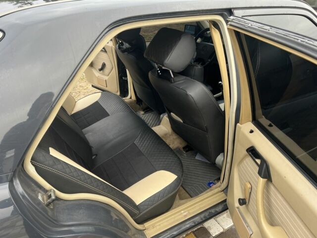 Серый Мерседес В124, объемом двигателя 2.5 л и пробегом 3 тыс. км за 4200 $, фото 7 на Automoto.ua