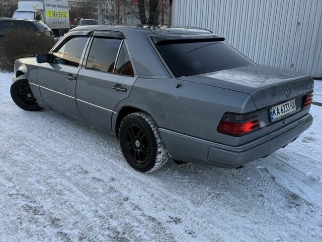 Сірий Мерседес В124, об'ємом двигуна 2 л та пробігом 407 тис. км за 1999 $, фото 4 на Automoto.ua