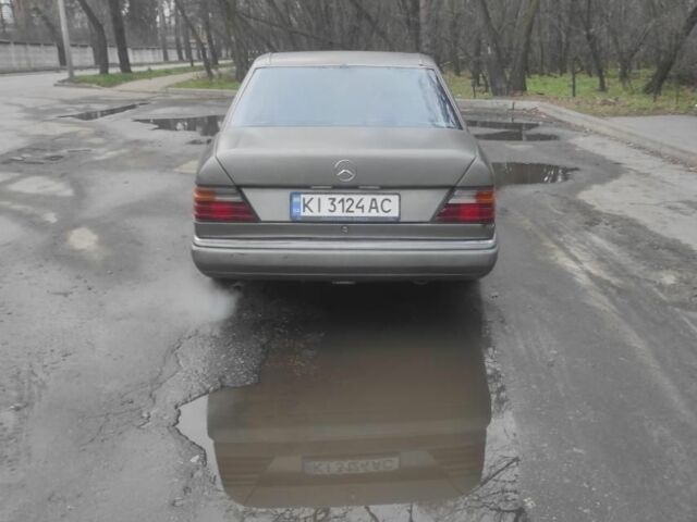 Серый Мерседес В124, объемом двигателя 2 л и пробегом 265 тыс. км за 1499 $, фото 3 на Automoto.ua