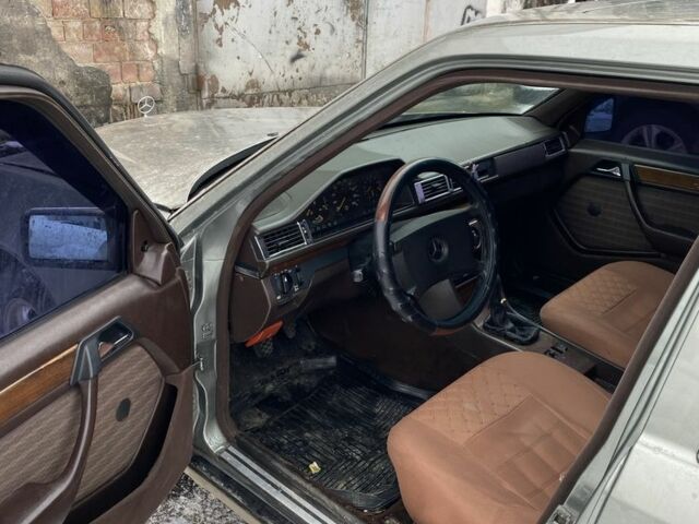 Сірий Мерседес В124, об'ємом двигуна 2 л та пробігом 250 тис. км за 2400 $, фото 7 на Automoto.ua