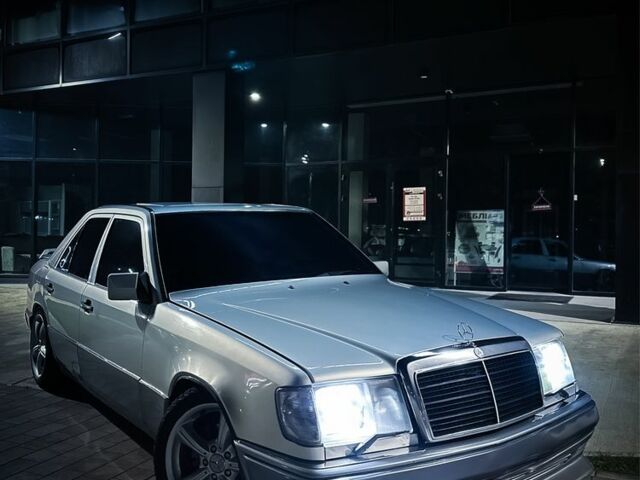 Сірий Мерседес В124, об'ємом двигуна 2.6 л та пробігом 222 тис. км за 3800 $, фото 7 на Automoto.ua