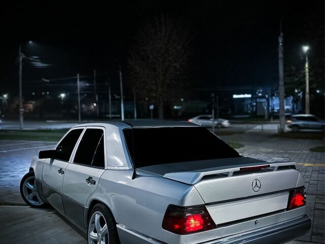 Сірий Мерседес В124, об'ємом двигуна 2.6 л та пробігом 222 тис. км за 3800 $, фото 16 на Automoto.ua