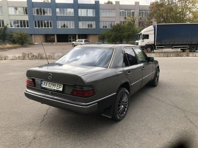 Сірий Мерседес В124, об'ємом двигуна 2.3 л та пробігом 319 тис. км за 1700 $, фото 5 на Automoto.ua