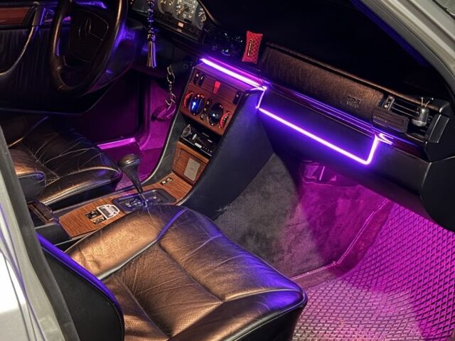 Сірий Мерседес В124, об'ємом двигуна 2.6 л та пробігом 222 тис. км за 3800 $, фото 21 на Automoto.ua