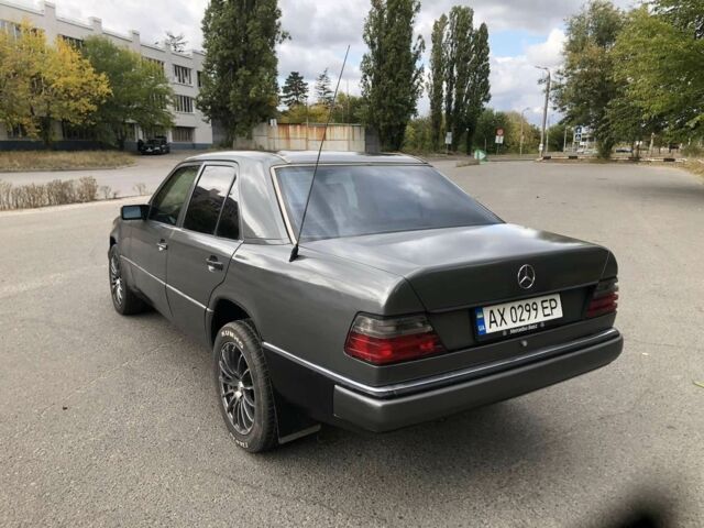 Сірий Мерседес В124, об'ємом двигуна 2.3 л та пробігом 319 тис. км за 1700 $, фото 3 на Automoto.ua