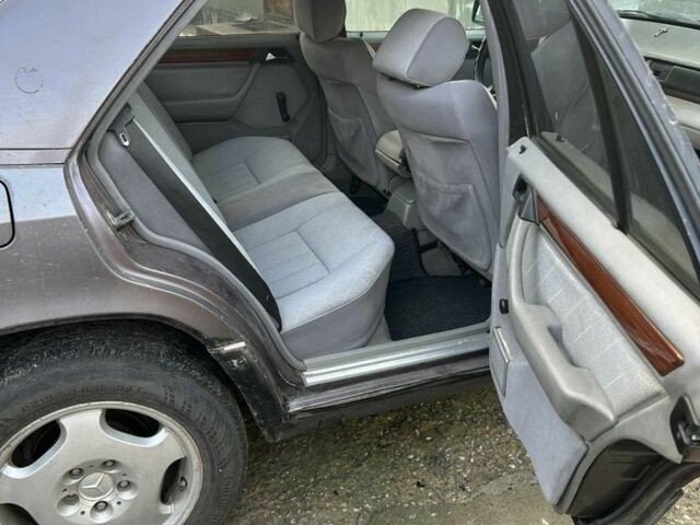 Серый Мерседес В124, объемом двигателя 2 л и пробегом 400 тыс. км за 1800 $, фото 5 на Automoto.ua