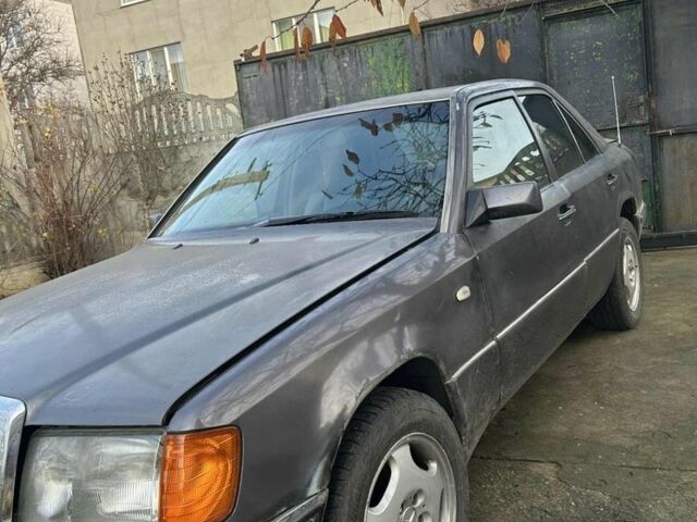 Серый Мерседес В124, объемом двигателя 2 л и пробегом 400 тыс. км за 1800 $, фото 1 на Automoto.ua