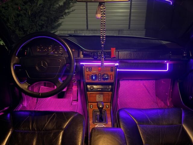 Сірий Мерседес В124, об'ємом двигуна 2.6 л та пробігом 222 тис. км за 3800 $, фото 22 на Automoto.ua