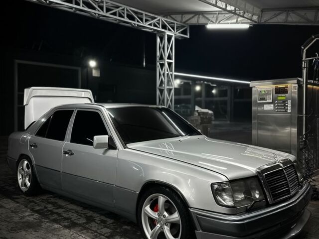 Сірий Мерседес В124, об'ємом двигуна 2.6 л та пробігом 222 тис. км за 3800 $, фото 4 на Automoto.ua