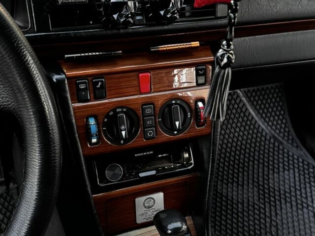 Сірий Мерседес В124, об'ємом двигуна 2.6 л та пробігом 222 тис. км за 3800 $, фото 19 на Automoto.ua