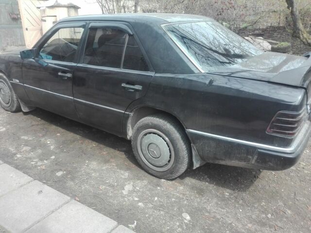 Сірий Мерседес В124, об'ємом двигуна 0 л та пробігом 270 тис. км за 3600 $, фото 2 на Automoto.ua