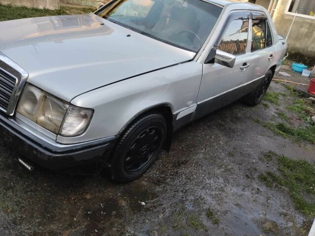 Сірий Мерседес В124, об'ємом двигуна 2 л та пробігом 123 тис. км за 1500 $, фото 1 на Automoto.ua