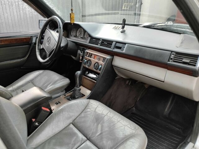 Сірий Мерседес В124, об'ємом двигуна 2 л та пробігом 123 тис. км за 1500 $, фото 4 на Automoto.ua