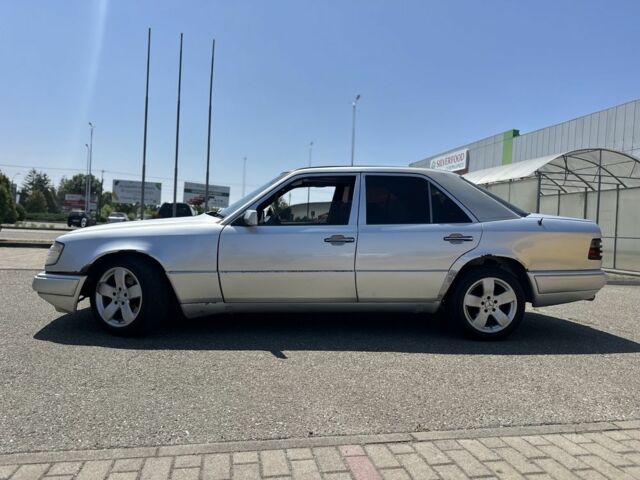 Серый Мерседес В124, объемом двигателя 2.5 л и пробегом 352 тыс. км за 2000 $, фото 1 на Automoto.ua