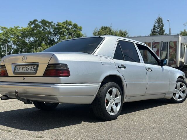 Серый Мерседес В124, объемом двигателя 2.5 л и пробегом 352 тыс. км за 2000 $, фото 3 на Automoto.ua